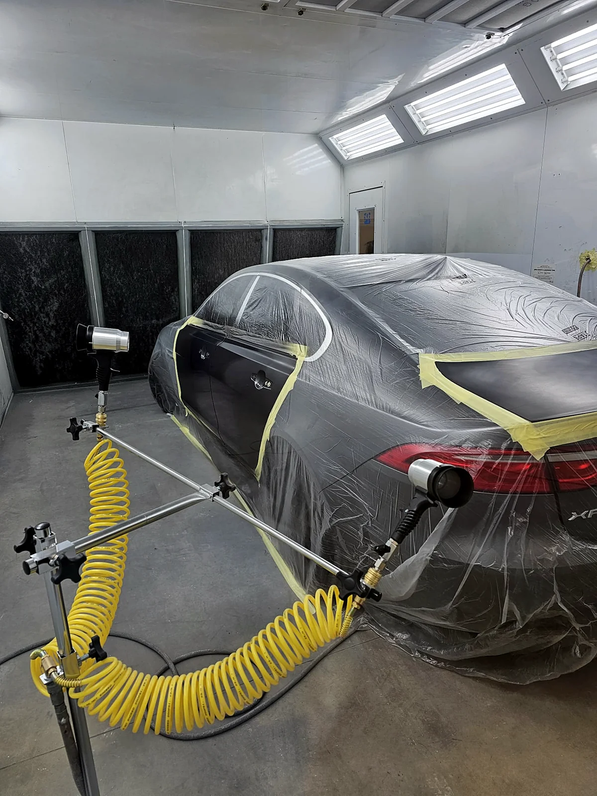 Jaguar XF — under the lamps
